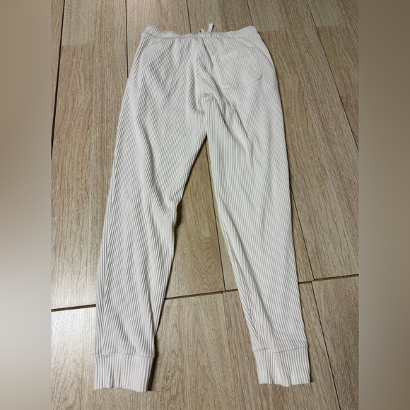 Alo Yoga Muse Sweatpant - Picture 8 of 9